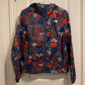 NWOT Womens North Face windbreaker.